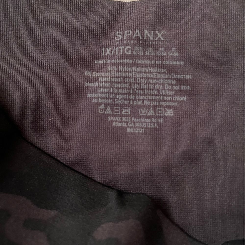 Spanx camouflage leggings. - Picture 2 of 5